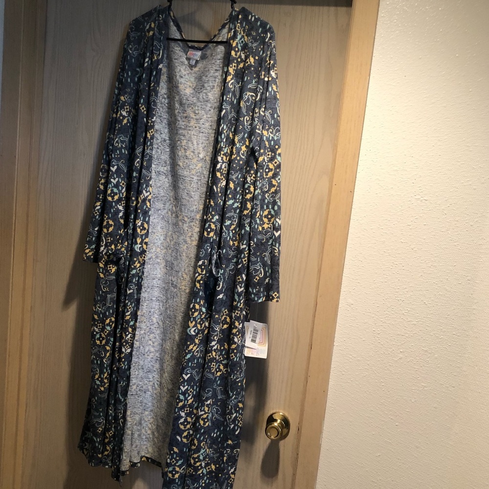 Long sleeved Lularoe Sarah with pockets